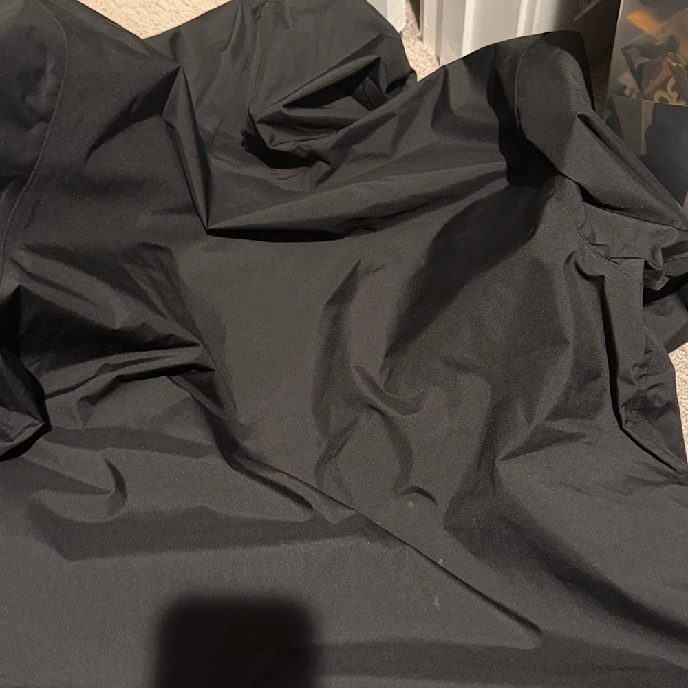 Helly Hansen Men's Black Raincoat - Picture 7 of 8